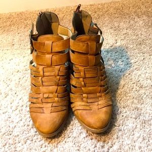 Brown plate form Heels